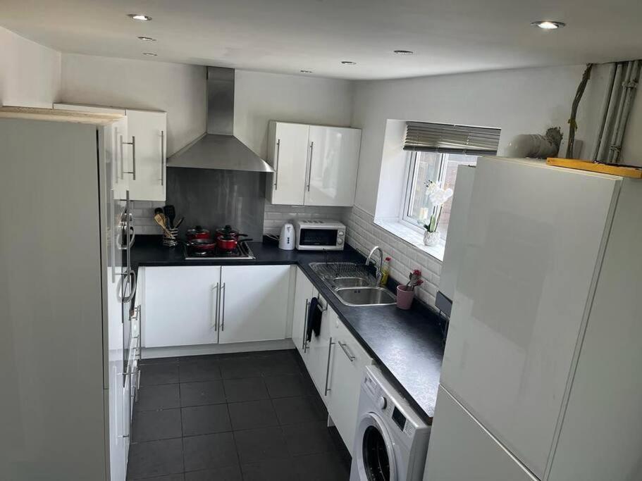 Fabulous 3 Bedroom House , Sleeps Up To 5-7 Guest. South Ockendon Exterior foto